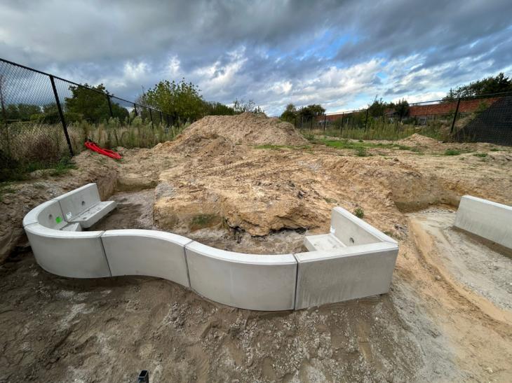 Plaatsingkeermuren Curved deer concrete haacht Links